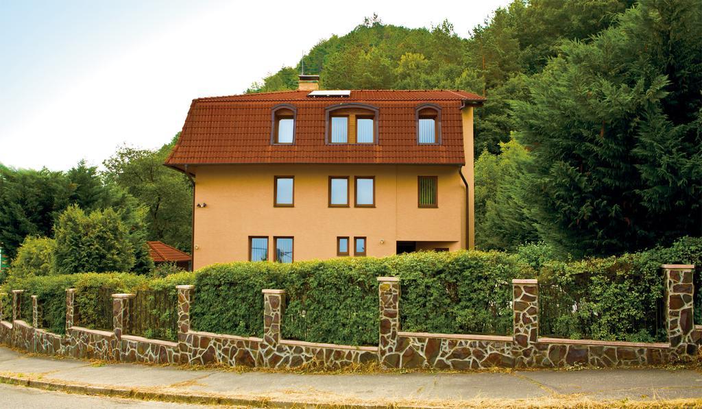Penzion Pod Brezinou Trencin Exterior photo